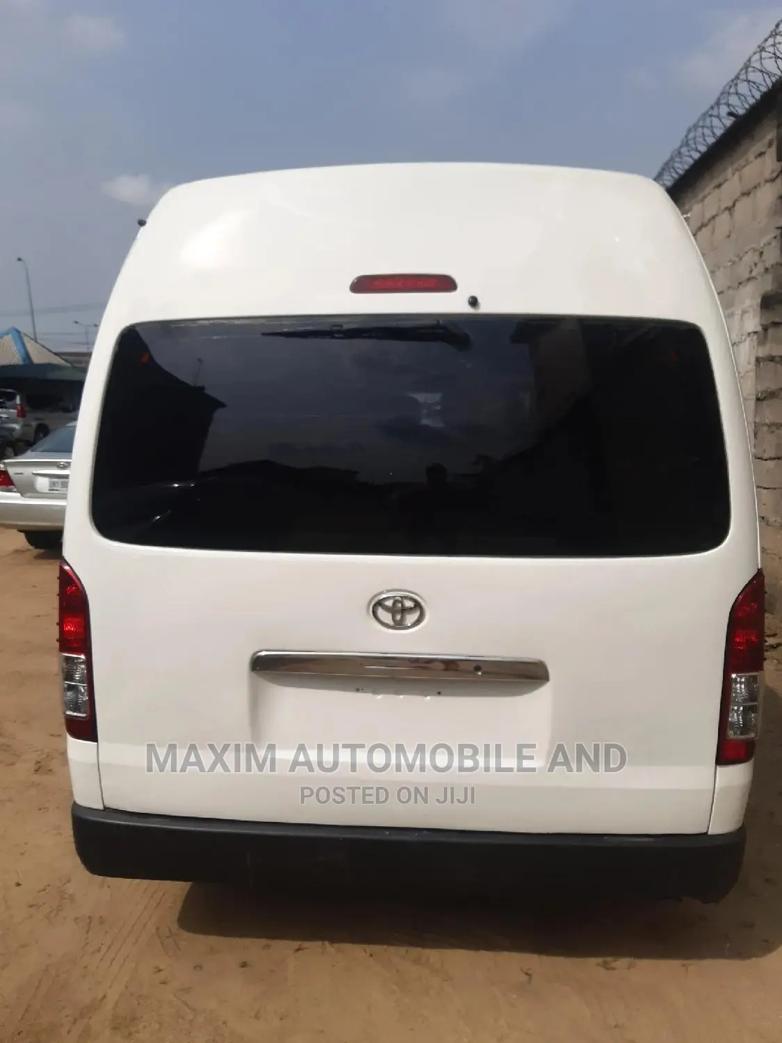 Toyota HiAce 2012 White