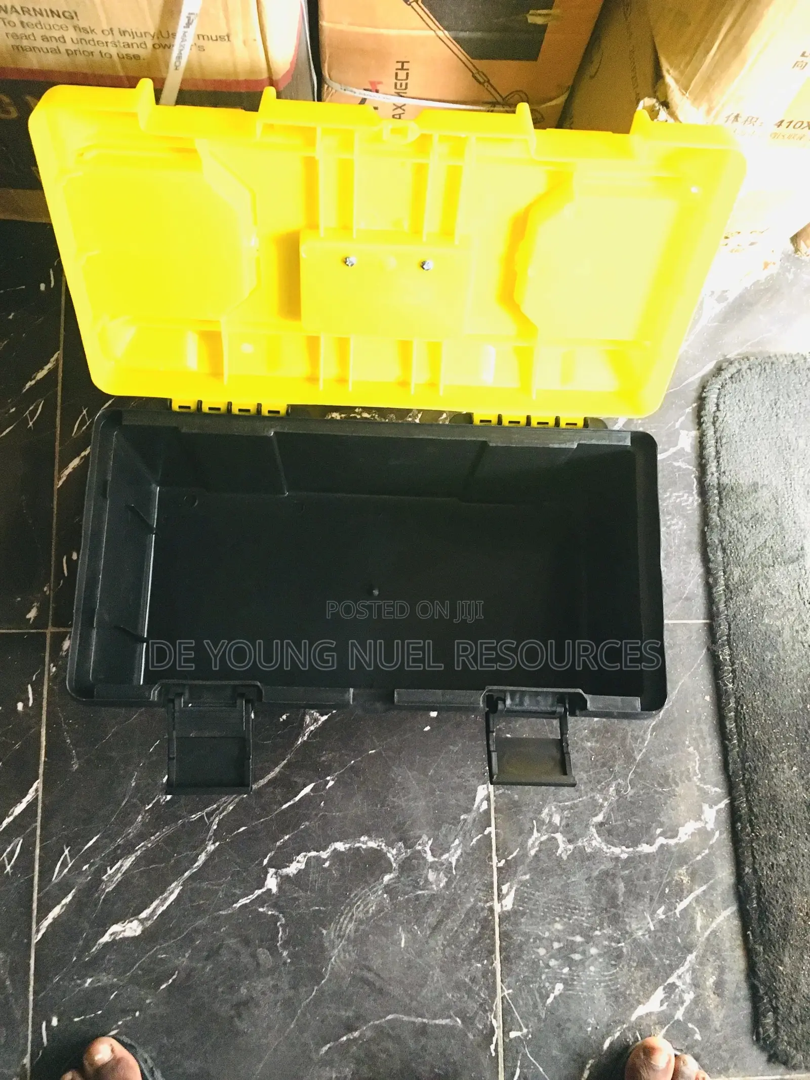 Prastic Tools Box 19”