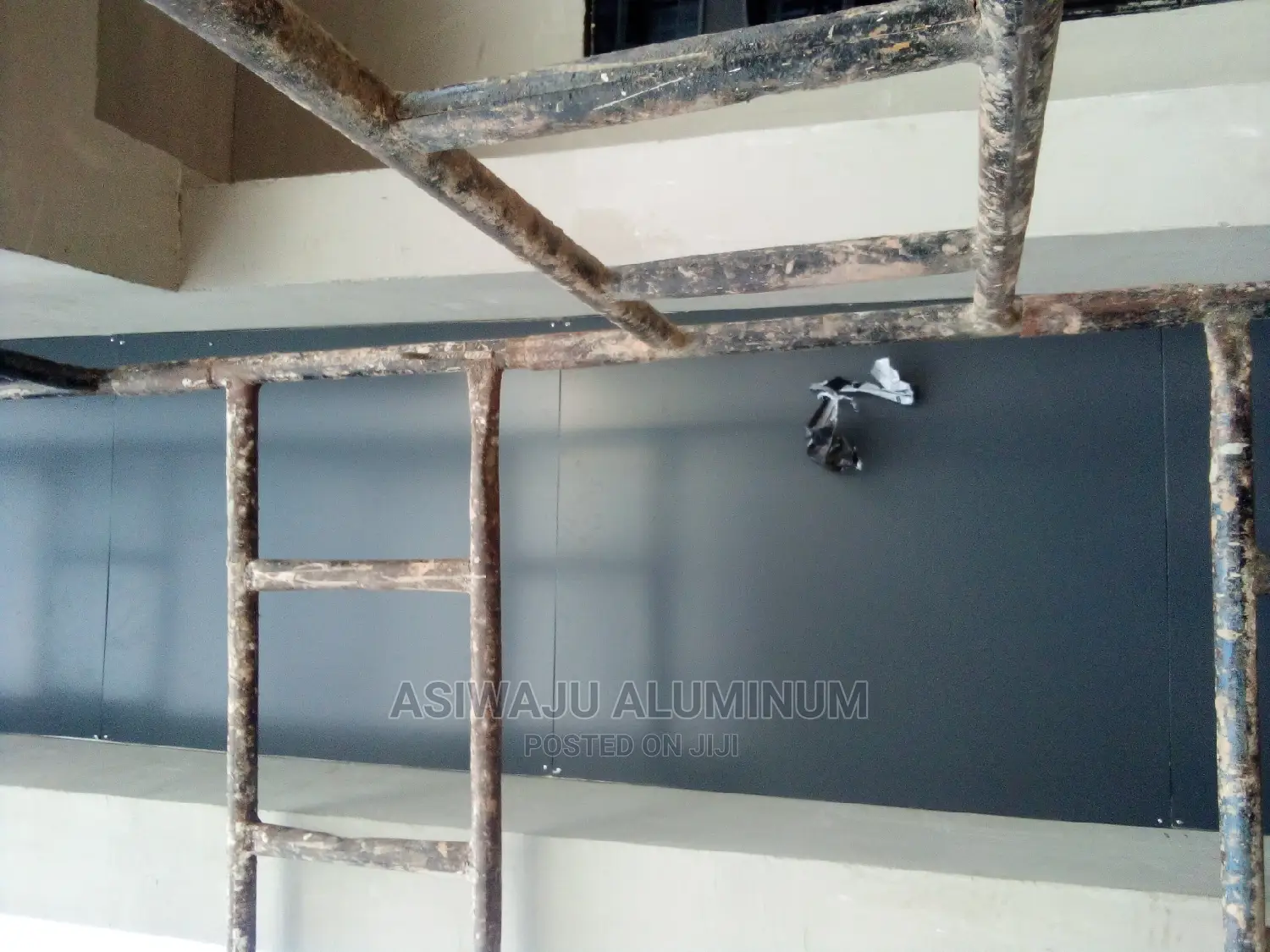 Cutting Wall With Cliding Board