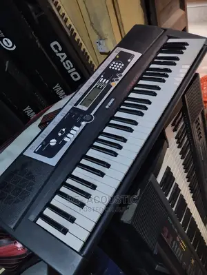 Yamaha Ypt 220 Keyboard With Original Adaptor
