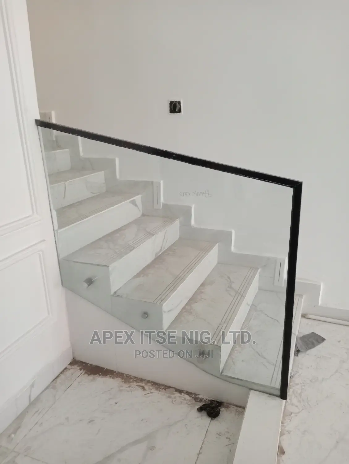 Glass Staircase Bholder