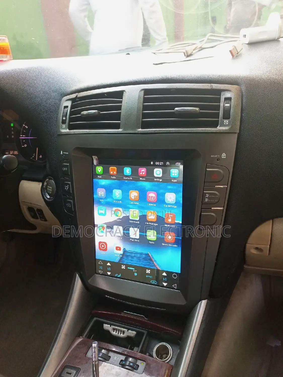 Is 250 Lexus Tesla Screen With GPS Navigation (Map)