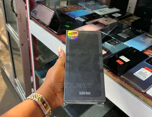 New Samsung Galaxy S20 128 GB Gray