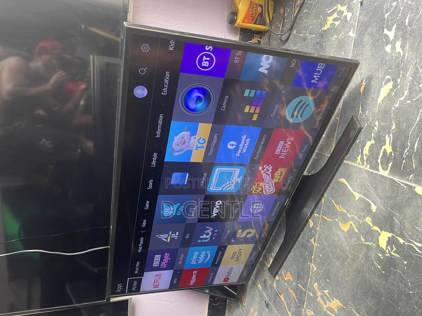 40” Samsung Uhd HDR With Netflix Youtube Mirrorcast Ect