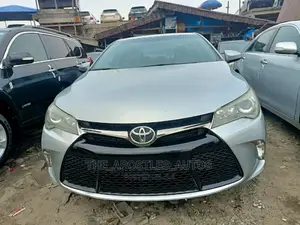 Toyota Camry 2017 Silver