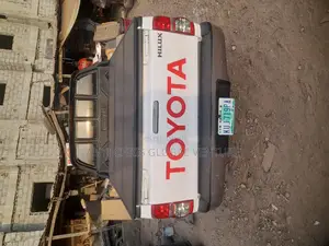Toyota Hilux Booth Cover Fibre Folding