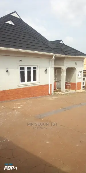 4bdrm Bungalow in Ado Residential, Akala Express for sale