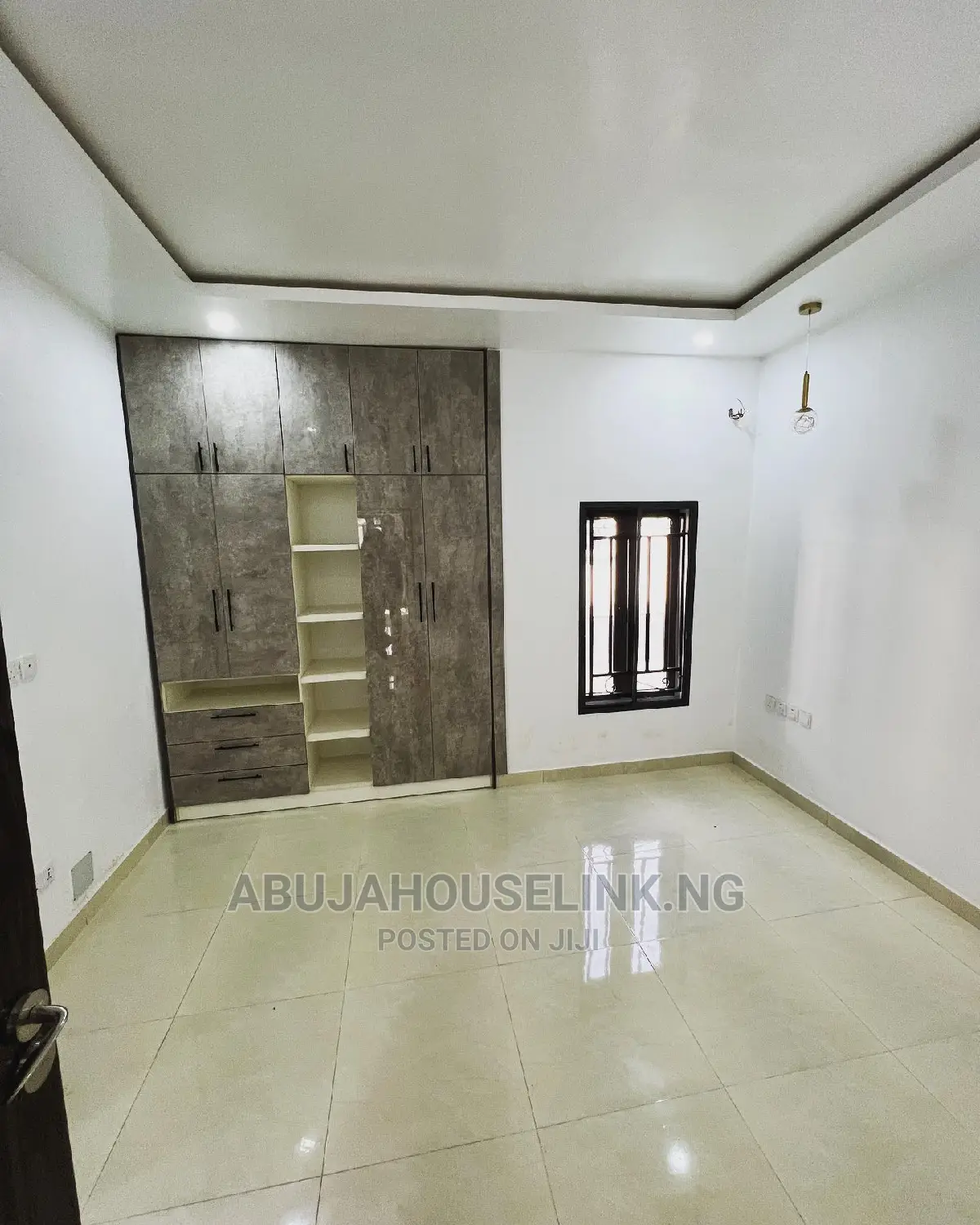 3bdrm Bungalow in Efab Queens Estate for sale