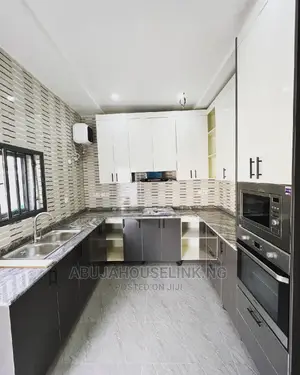 3bdrm Bungalow in Efab Queens Estate for sale