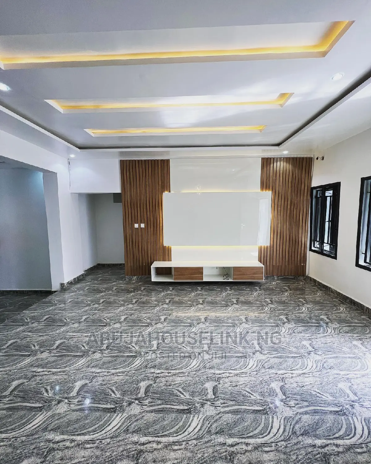 3bdrm Bungalow in Efab Queens Estate for sale