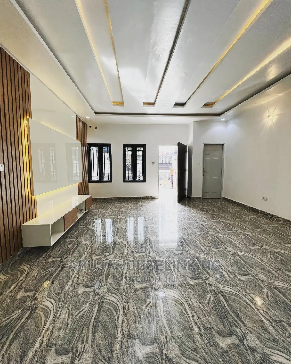 3bdrm Bungalow in Efab Queens Estate for sale