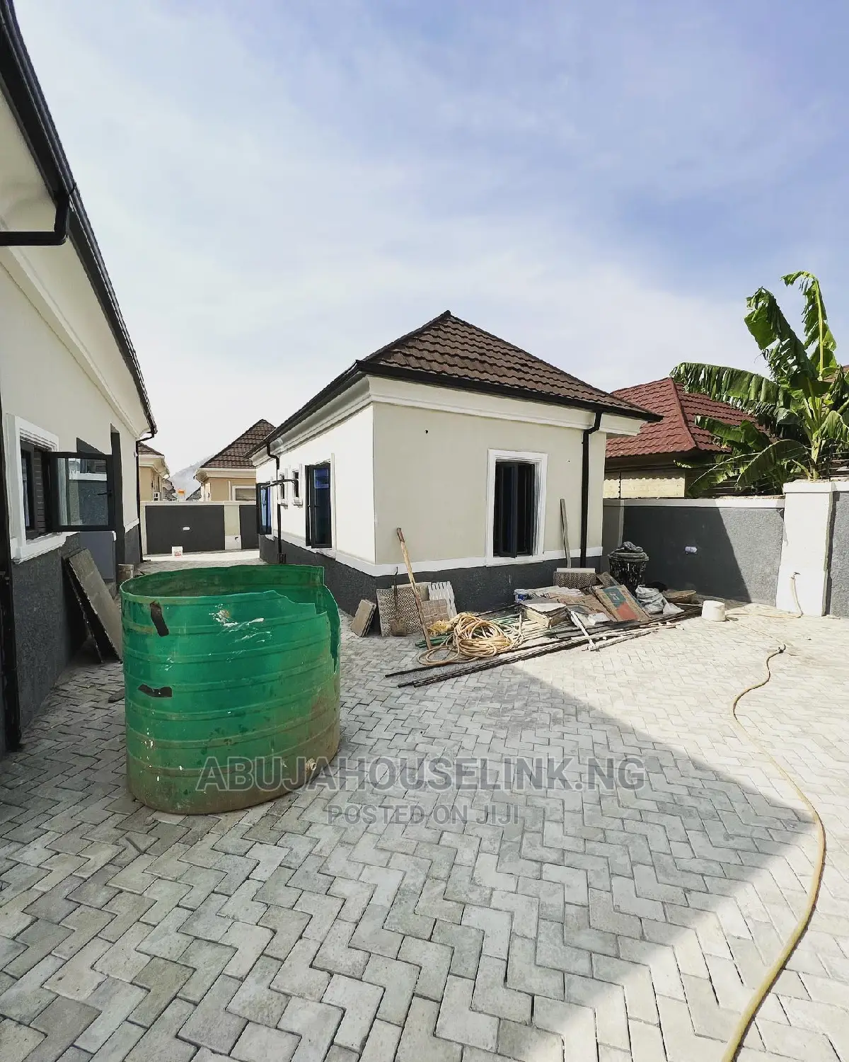 3bdrm Bungalow in Efab Queens Estate for sale