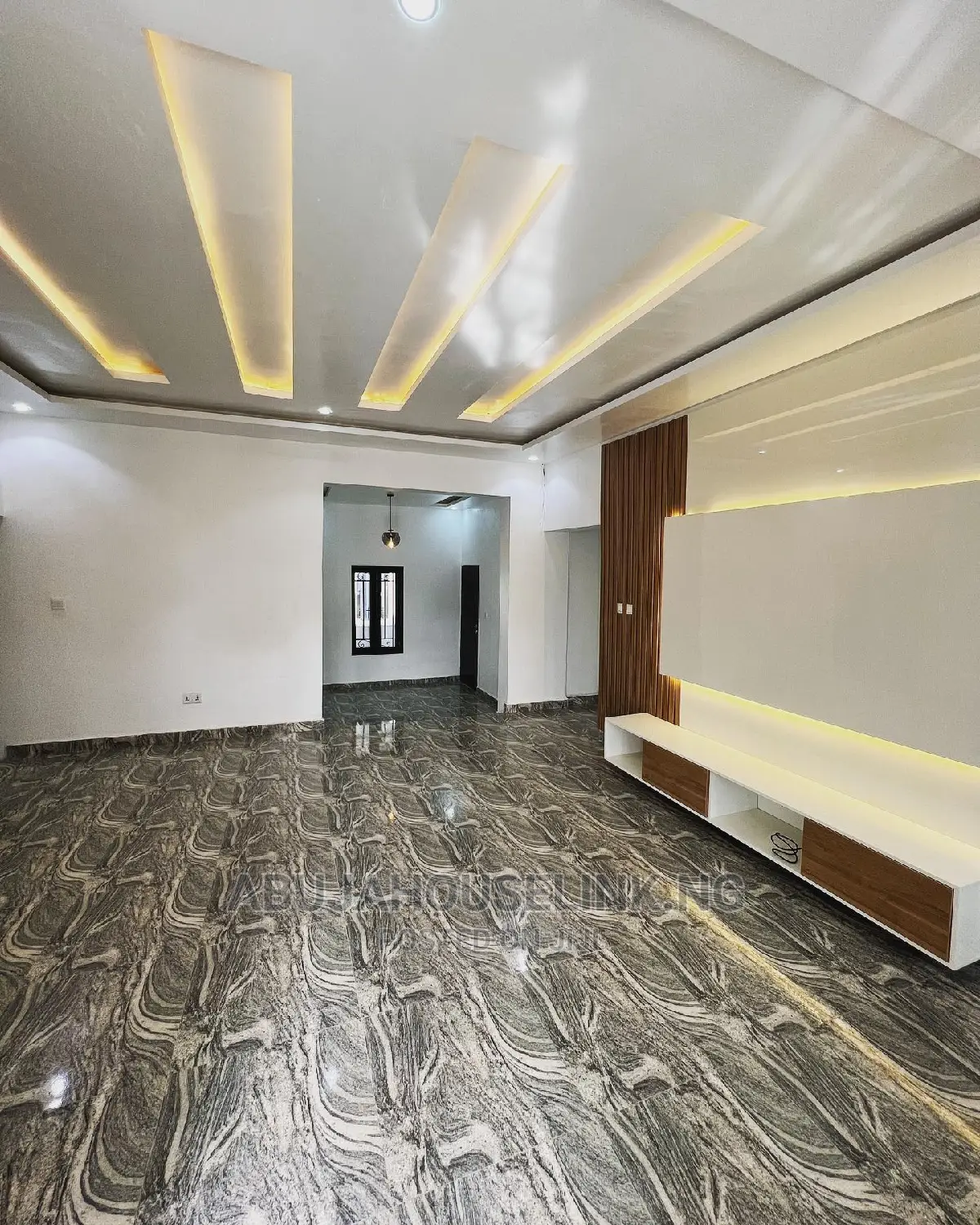 3bdrm Bungalow in Efab Queens Estate for sale