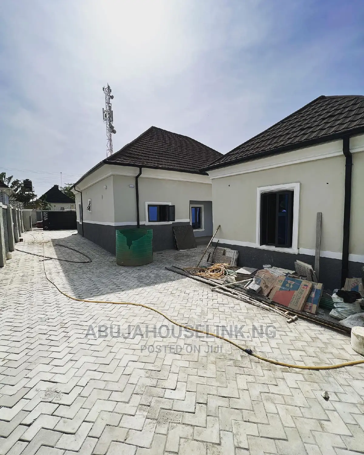 3bdrm Bungalow in Efab Queens Estate for sale