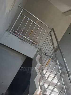 Cumby Railing/Silver Pipes