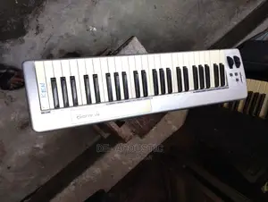 Direct Uk Used 4 Octave Maudio Midi Keyboard