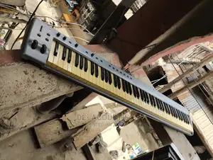 Uk Used Maudio 7 Octave Midi Keyboard