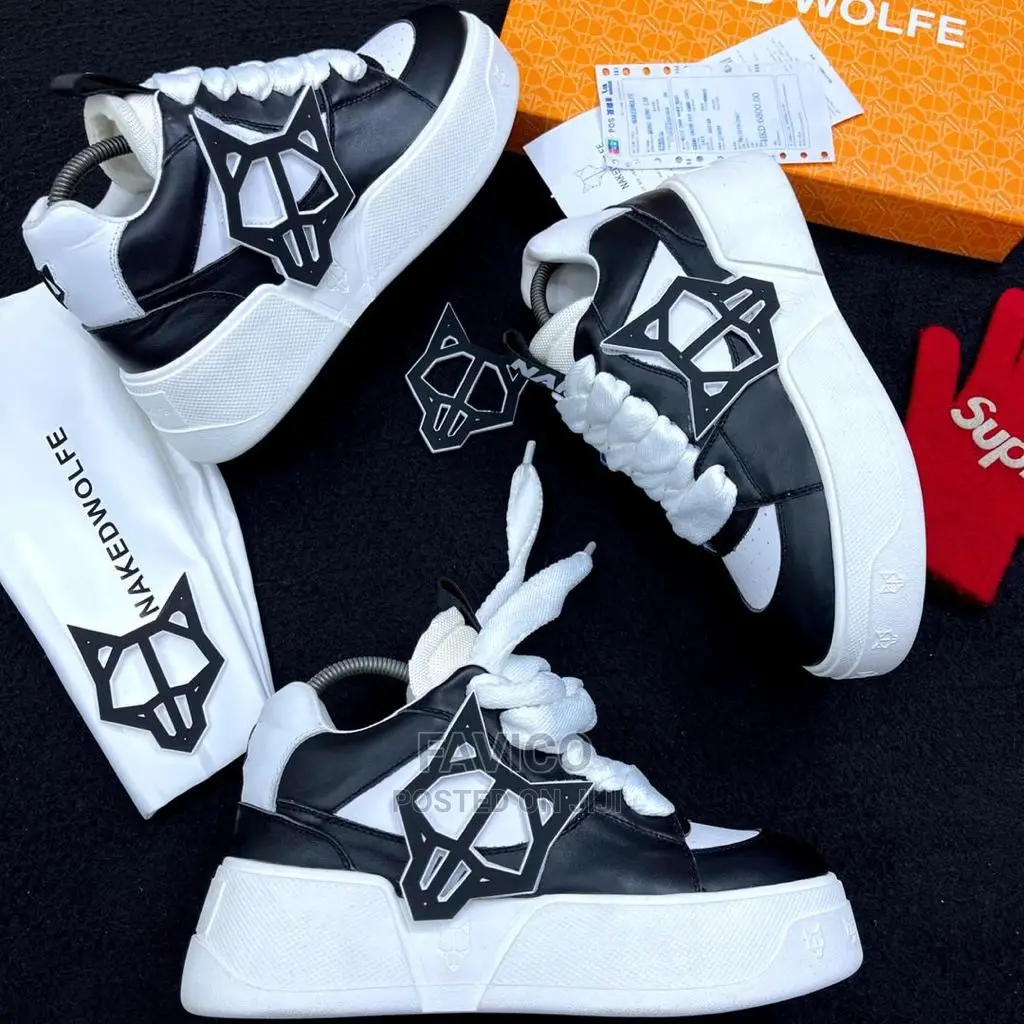 Original Quality Sneakers Black an White/ Blue an White