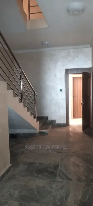 5bdrm Duplex in Mabushi Close To for rent