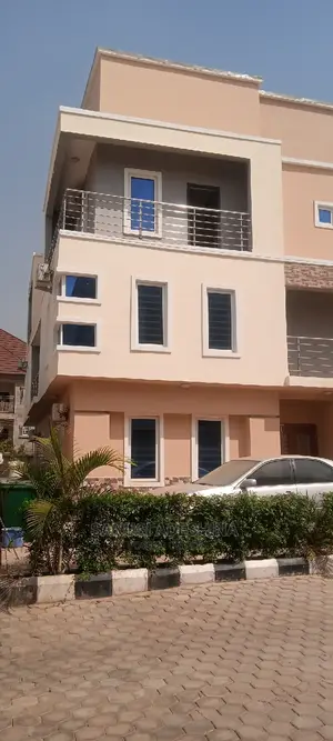 5bdrm Duplex in Mabushi Close To for rent