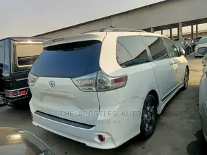 Toyota Sienna SE FWD 8-Passenger 2013 White