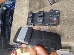 Pressing Button 2006 Civic