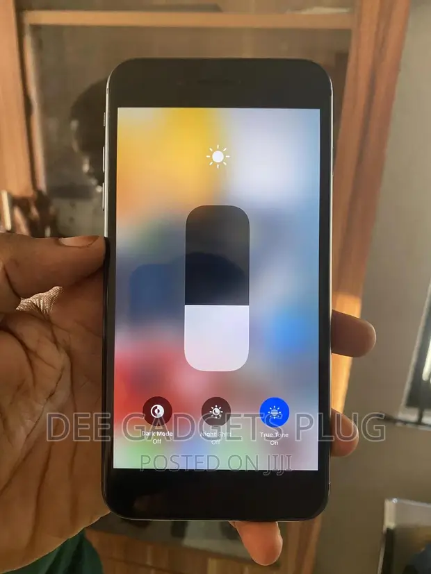 iPhone8 Plus 256GB 端子不良品 iPhone 8 Plusのヘルプ: 自分で修理する方法を学ぶ