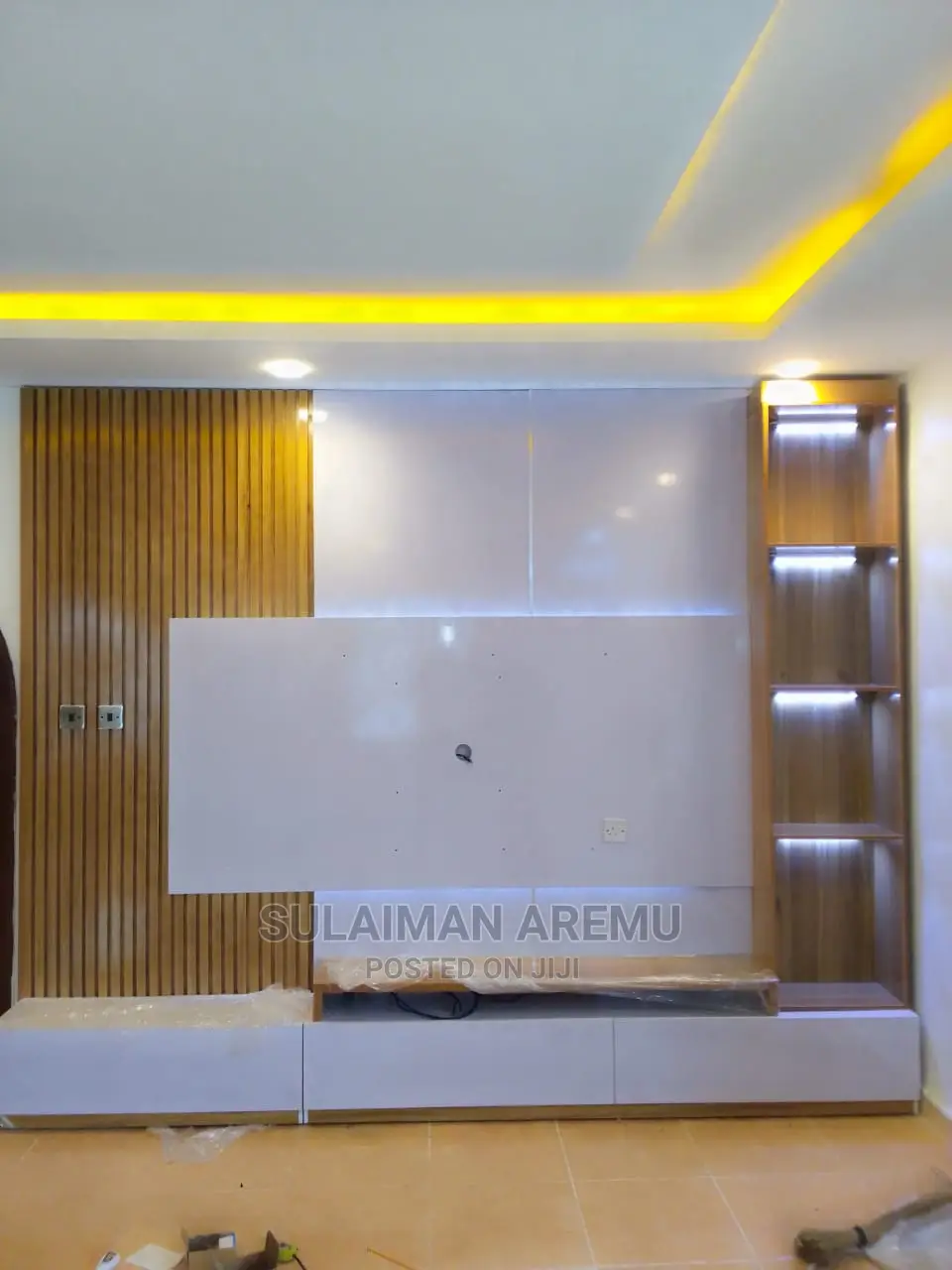 Plastma Wall Console