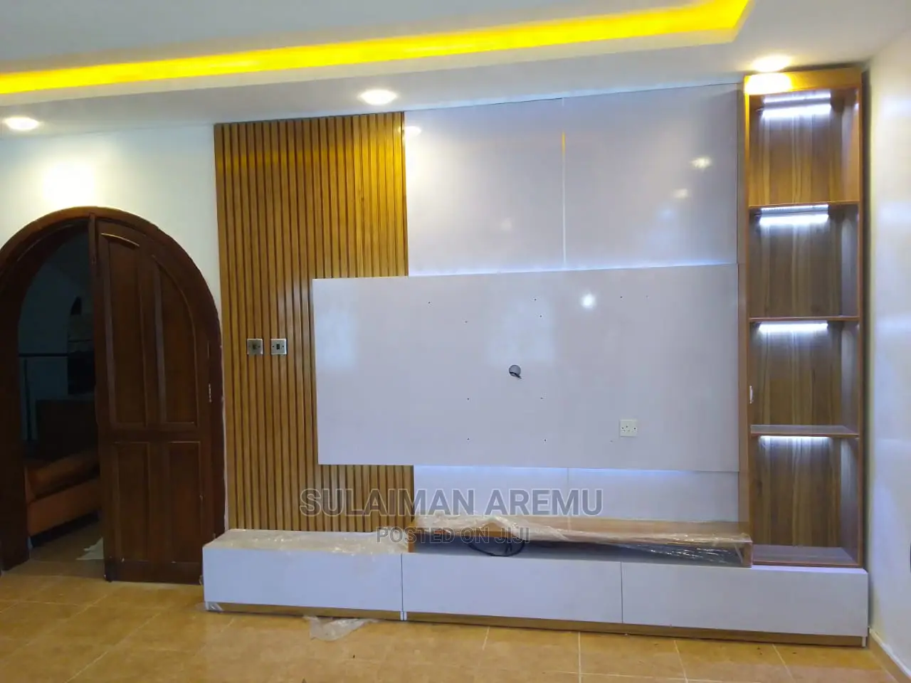 Plastma Wall Console