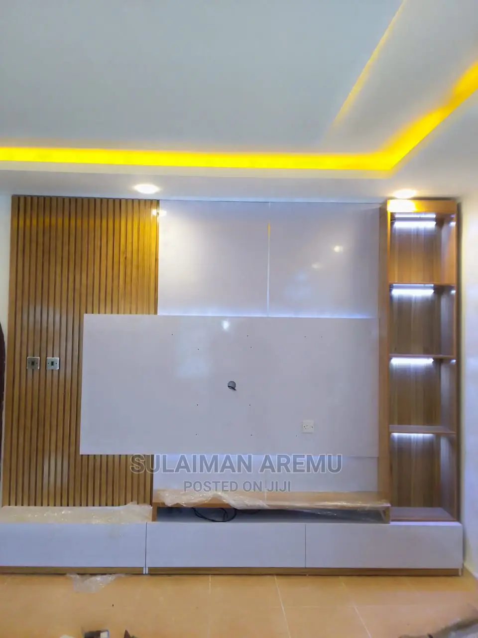 Plastma Wall Console