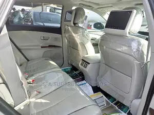 Toyota Venza AWD 2010 Silver