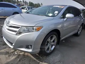 Toyota Venza AWD 2010 Silver