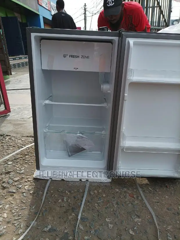 Brand New HISENSE Table Top Refrigerator/External/Silver/