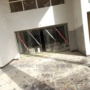 Solid Entrance Auto Door in Ede