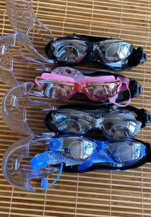 Adjustable Adults Swimming Goggles With Ear Plugs