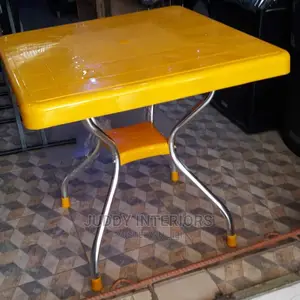 Plastic Restaurant Table