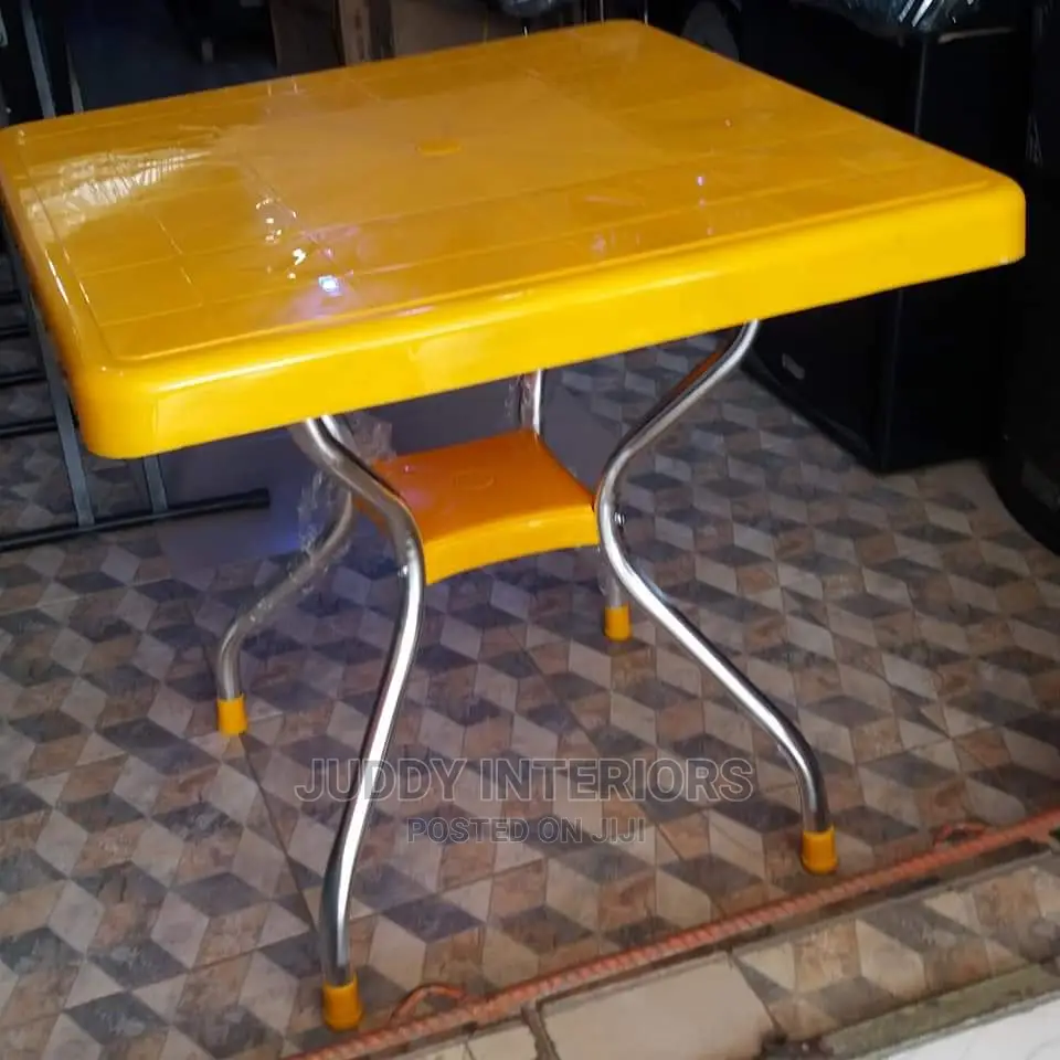 Plastic Restaurant Table