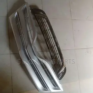 Front Grill and Down Venza 2015