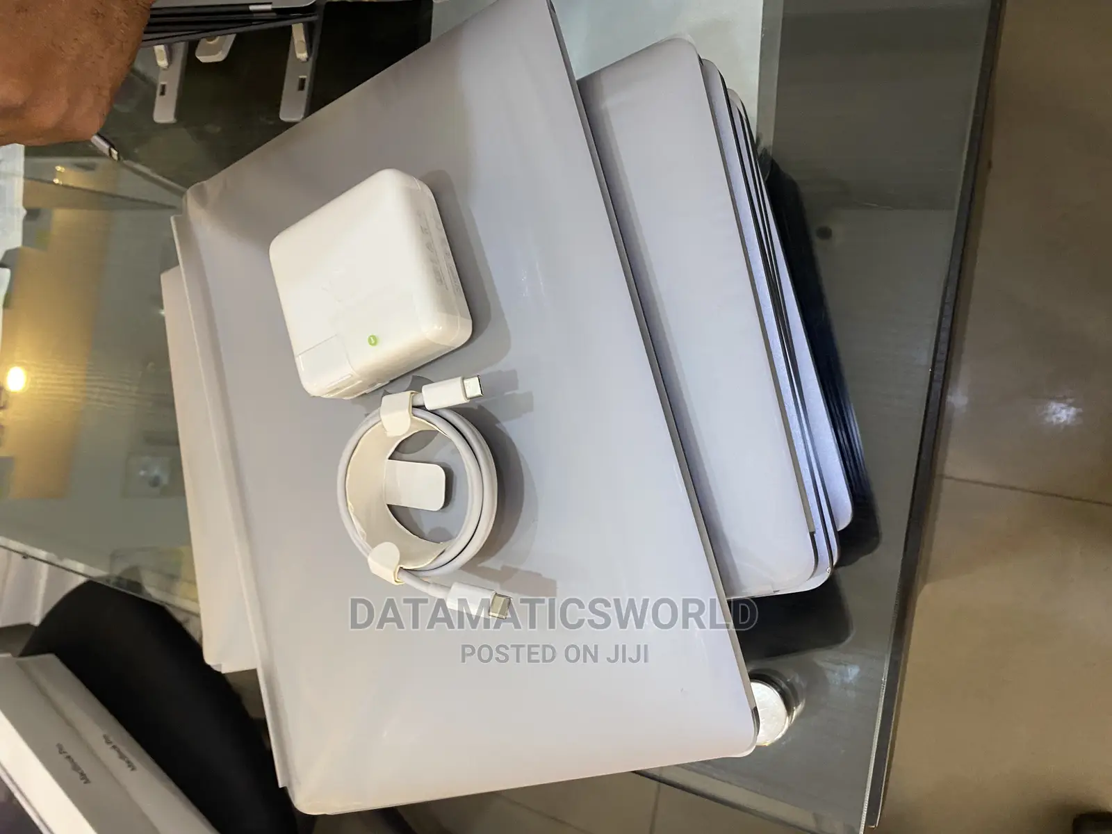 New Laptop Apple MacBook Pro 2020 16GB Intel Core I5 SSD 512GB
