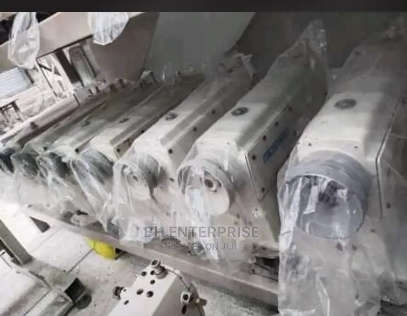Fairly Industrial Used Sewing Machine in Lagos Island (Eko) Home