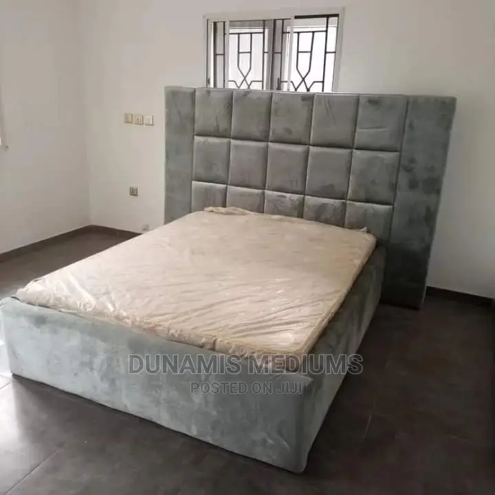 Dee's Bedframe