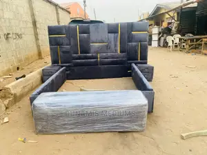 Dee's Bedframe.