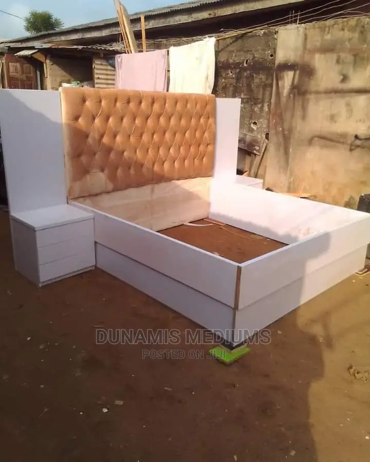 Dee's Bedframe