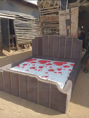 Dee's Bedframe