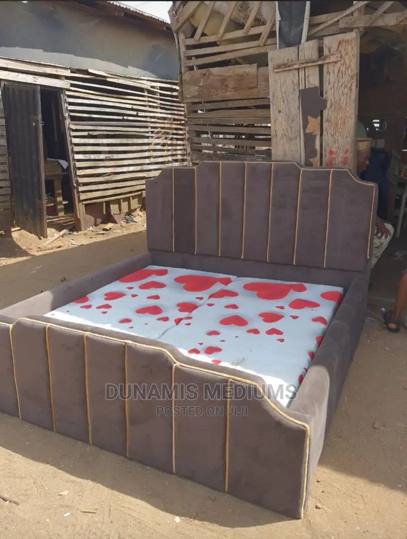 Dee's Bedframe