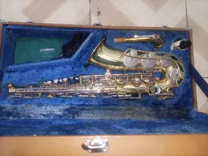 Yamaha Yas-21 Professional Saxophone