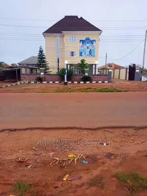 13 Bedrooms Flat All Ensuites, Living Rooms, Office Space