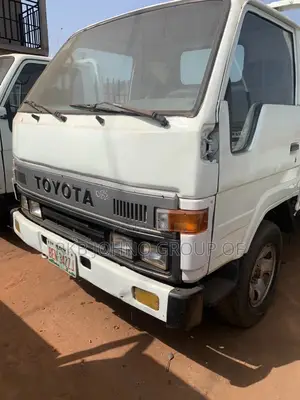 Clean Fairly Used Toyota Dyna Truck 2000 White