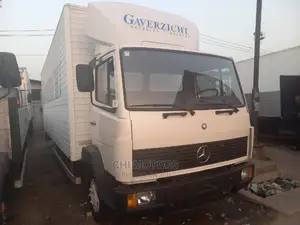 Mercedes Truck 814 24feet 6bolts