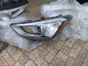 Hyundai Santafe 2012 Headlamp